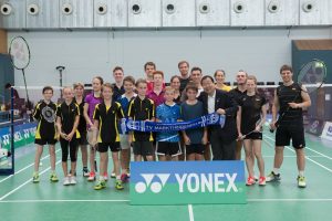 Gruppenfoto mit den Nationalspielern und dem Hädefelder Nachwuchs nach dem gemeinsamen Training. Foto: Sven Heise.